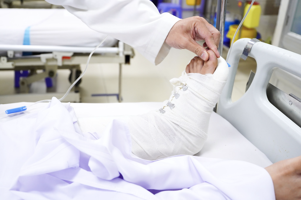 Nạn nhân nhảy lầu vụ cháy quán ăn 4 người chết: Không thể thở nổi - 2