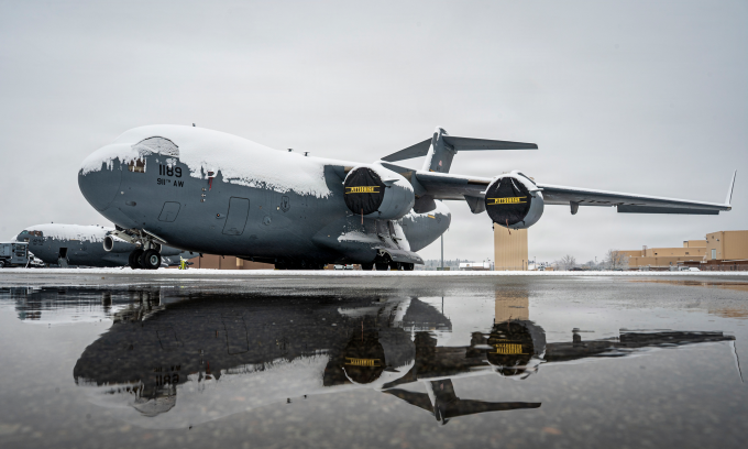 Máy bay vận tải C-17 đỗ tại căn cứ ở bang Pennsylvania, Mỹ hôm 2/12. Ảnh: USAF