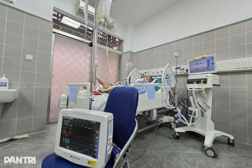 “Nếu dừng điều trị tích cực, bé trai 10 tuổi sẽ không còn cơ hội sống” - 1