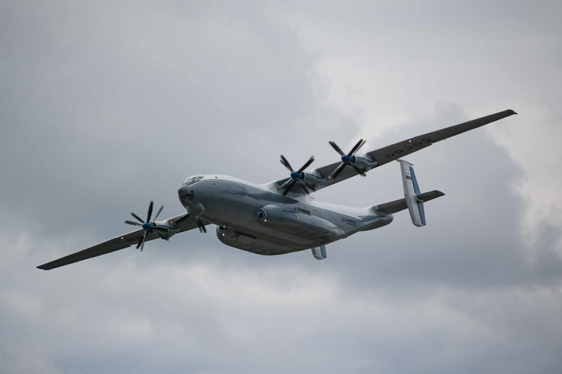 Nga: Rơi máy bay vận tải quân sự An-22, toàn bộ phi hành đoàn thiệt mạng 1 Nga: Rơi máy bay vận tải quân sự An-22, toàn bộ phi hành đoàn thiệt mạng - Ảnh 1.