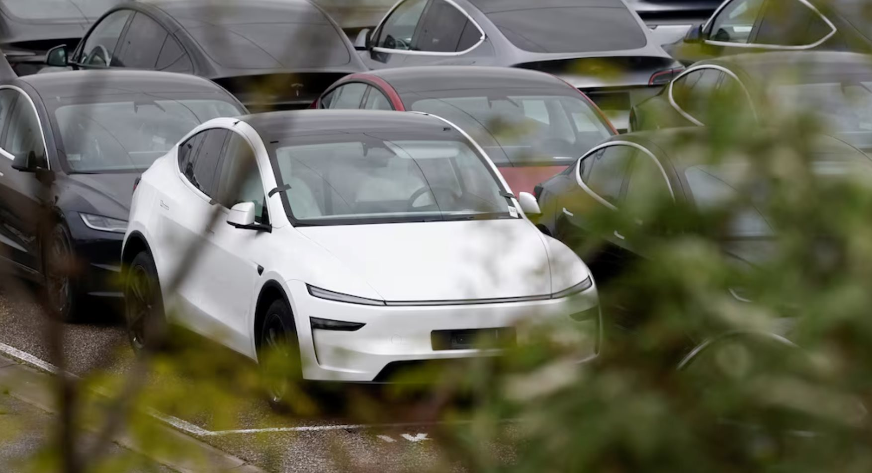 Ngã ngửa với hóa đơn 10 năm 'nuôi' ô tô- Ảnh 1.