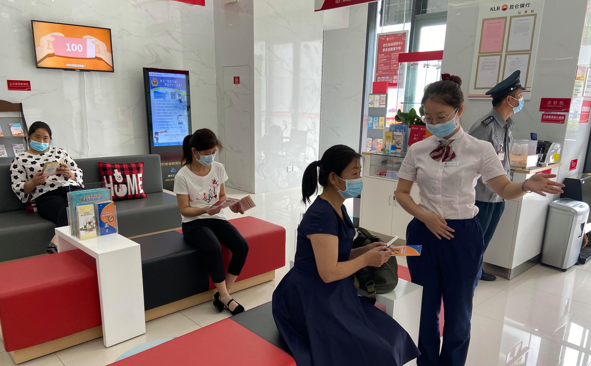 Mang sổ tiết kiệm đến ngân hàng rút 40 triệu đồng, người phụ nữ nhận thông báo tài khoản còn 0 đồng, tòa án tuyên bố: Ngân hàng không cần bồi thường- Ảnh 1. Mang sổ tiết kiệm đến ngân hàng rút 40 triệu đồng, người phụ nữ nhận thông báo tài khoản còn 0 đồng, tòa án tuyên bố: Ngân hàng không cần bồi thường- Ảnh 1.