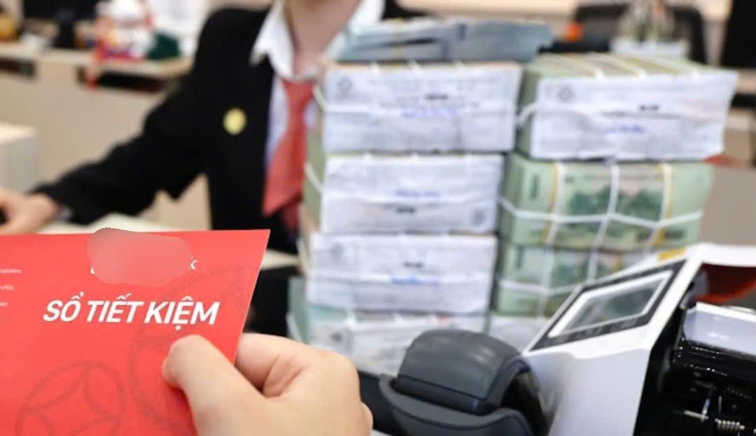 Ngân hàng lớn cũng vào cuộc tăng lãi suất tiết kiệm- Ảnh 1. Ngân hàng lớn cũng vào cuộc tăng lãi suất tiết kiệm- Ảnh 1.