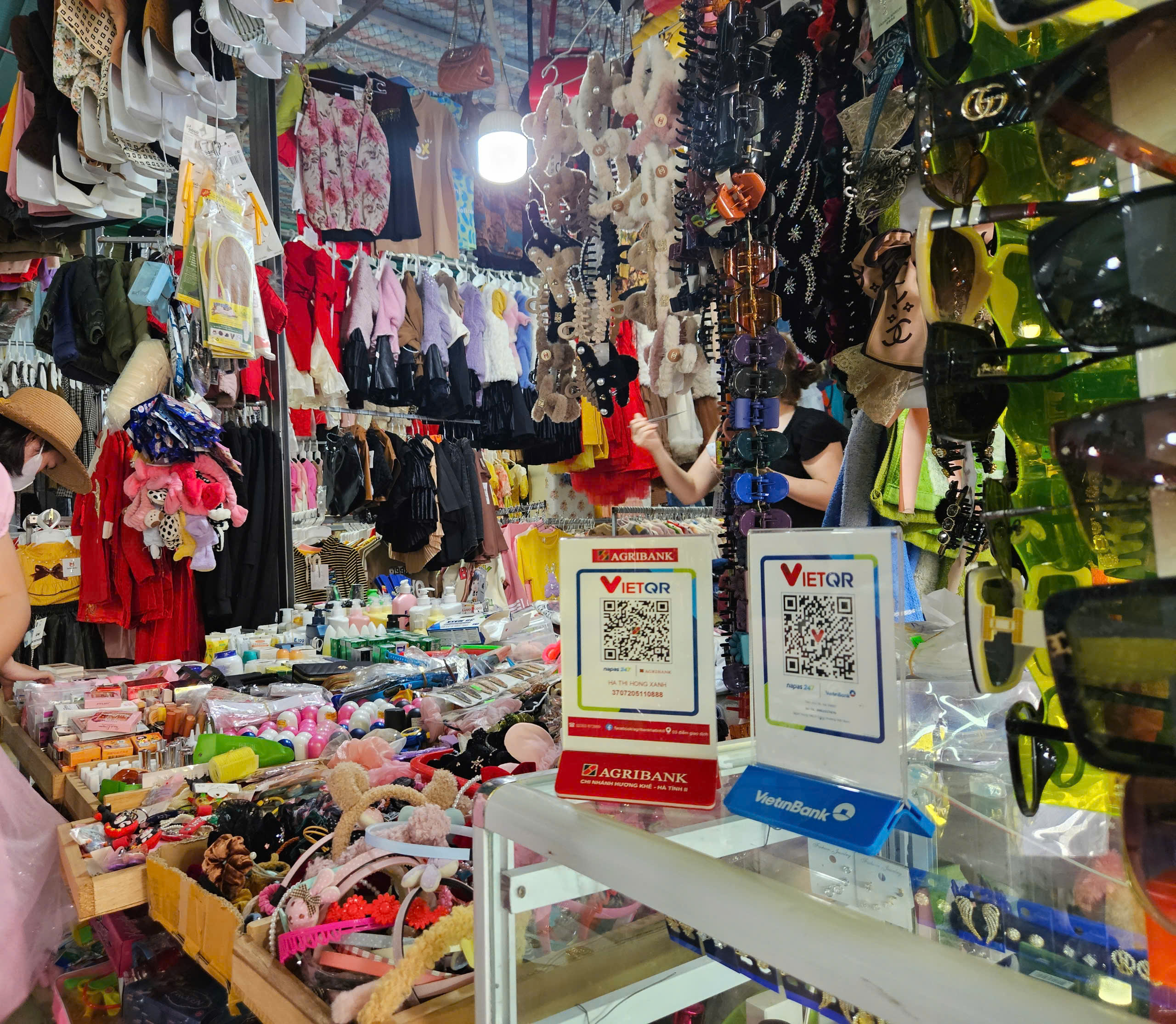 Ngân hàng nhập cuộc hỗ trợ tiểu thương khi bắt buộc xuất hóa đơn điện tử - Ảnh 1.