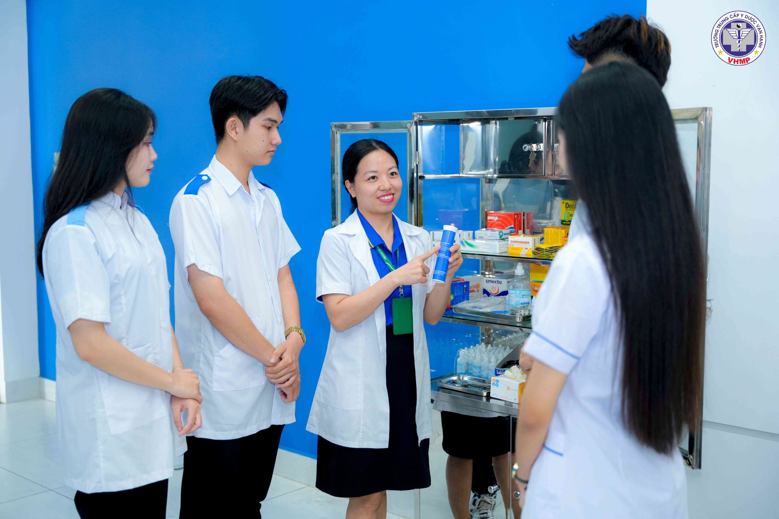 Ngành nào đang có lương cao nhất thị trường lao động hiện nay? - Ảnh 1.