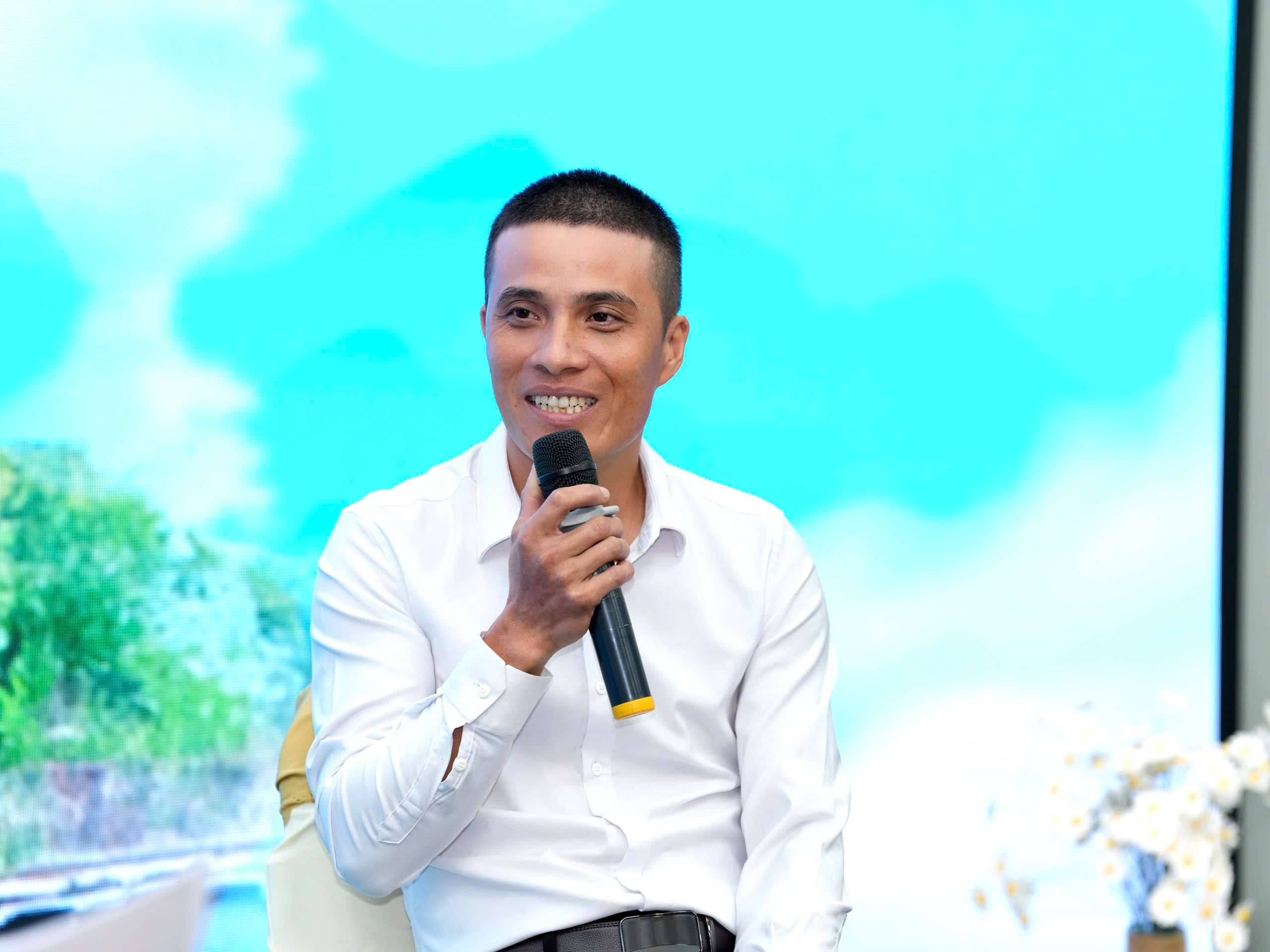 Chàng trai cứu người trong mưa lũ: Nghe bà con kêu cứu, tôi không biết sợ nữa- Ảnh 1.