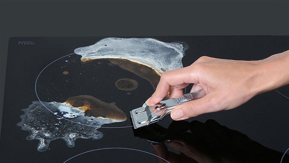 Mẹo pha nước rửa bát + baking soda để tẩy vết khét trên bếp: Nghe hay nhưng sai bét, càng làm càng xước- Ảnh 1.