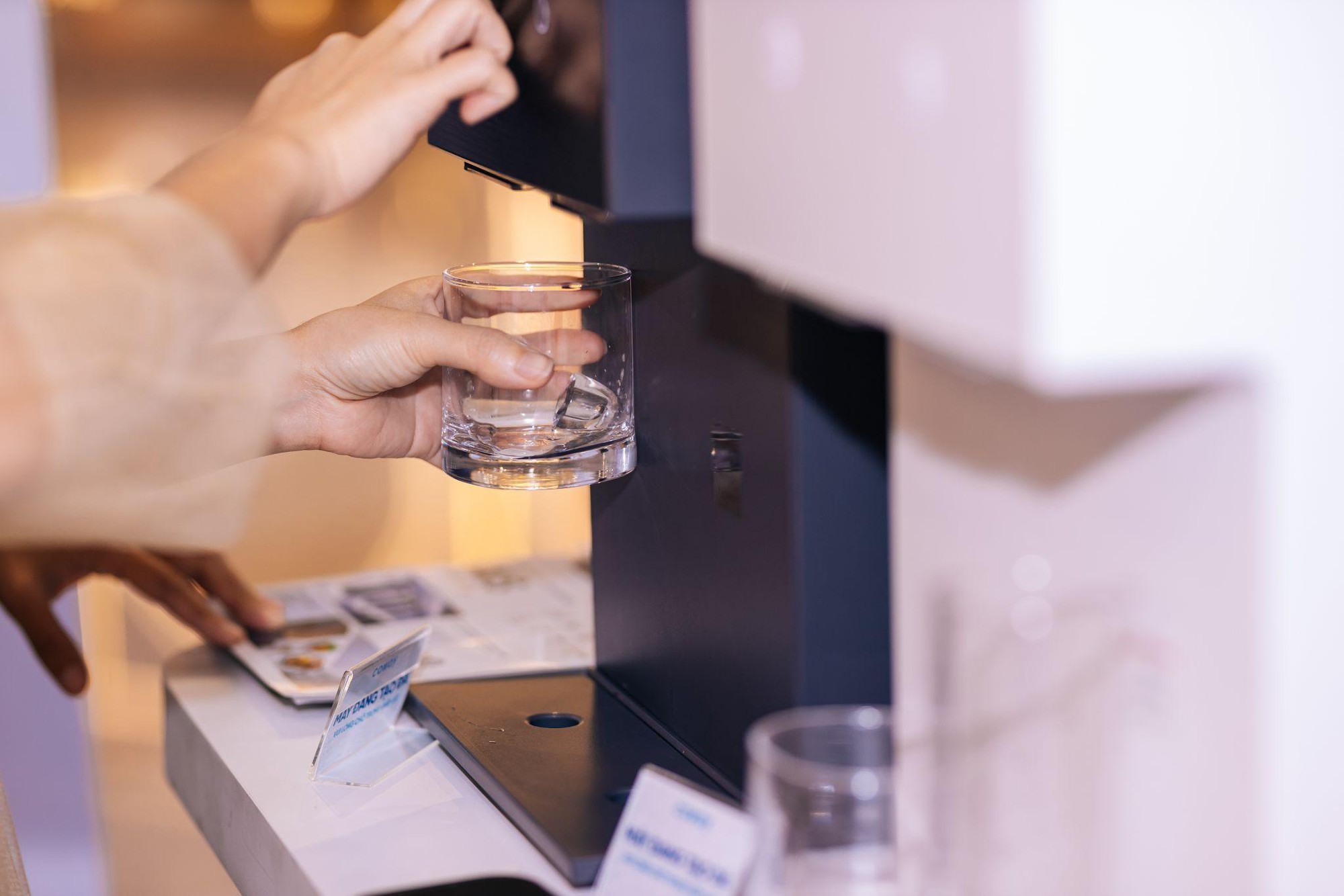 Nghịch lý bên trong thói quen sử dụng nước đá của người Việt- Ảnh 1.