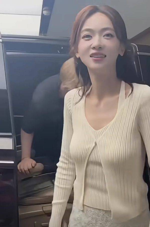 Ai đó hãy cứu lấy Ngô Cẩn Ngôn- Ảnh 1.