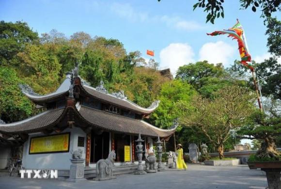 Ngọn núi cao 25m là Di tích Quốc gia Đặc biệt, vách đá khắc nhiều bài thơ cổ nhất Việt Nam: Nơi sở hữu phong cảnh sơn thuỷ hữu tình 5 Núi Non Nước, du lịch Núi Non Nước