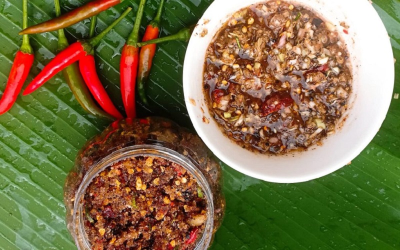 Khách Tây thử ăn món thịt đặc sản Lạng Sơn, gật đầu tấm tắc khen: Khách Tây thử ăn món thịt đặc sản Lạng Sơn, gật đầu tấm tắc khen: