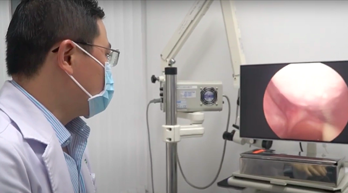 Bác sĩ điều trị ngưng thở khi ngủ. Ảnh:Mỹ Linh