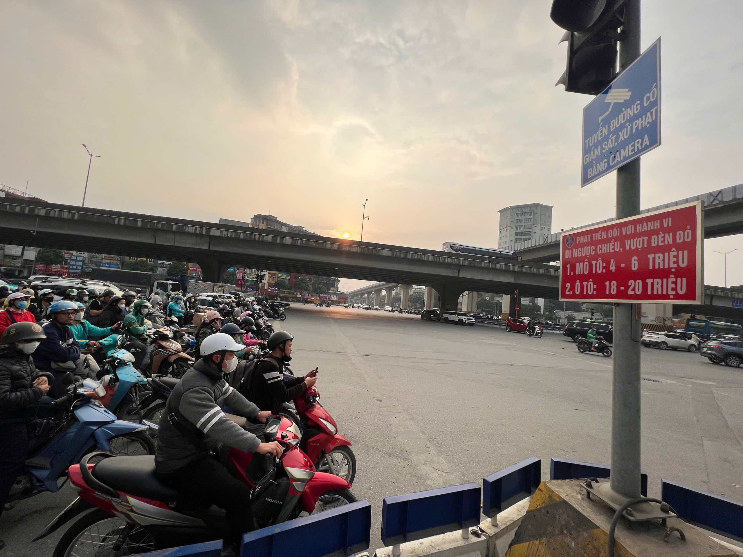 Camera AI siết chặt giám sát: Người Hà Nội 'cẩn thận gấp đôi' khi lái xe- Ảnh 1.