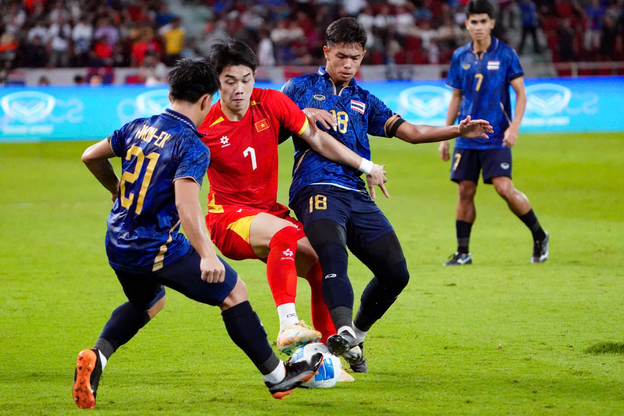 Người Thái 'ghen tị' với bóng đá Việt Nam? 1 Việt Nam - Ảnh 1.