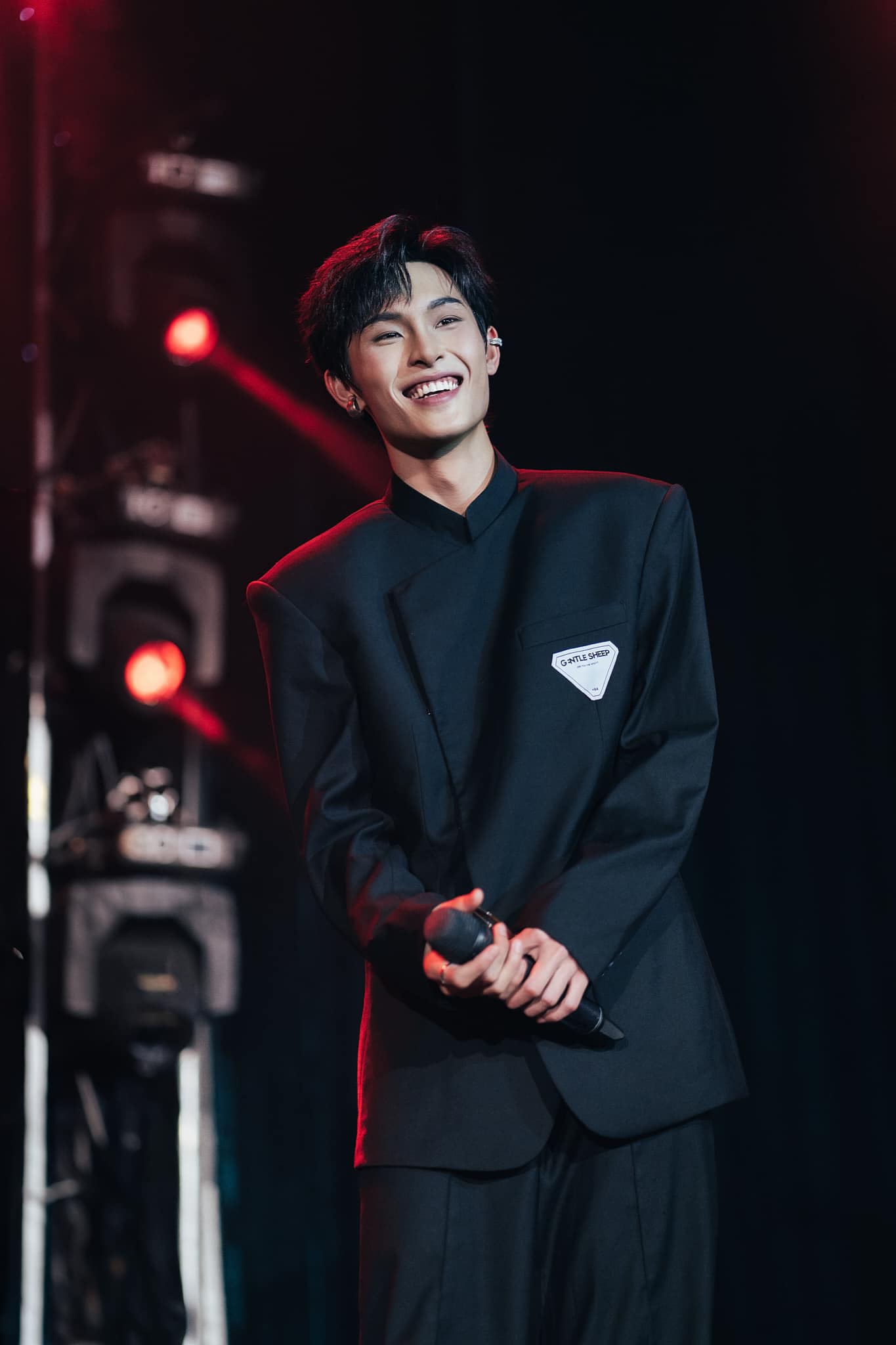 Wren Evans ra nhạc trở lại showbiz: Người cũ người mới ai cũng có quà- Ảnh 3.