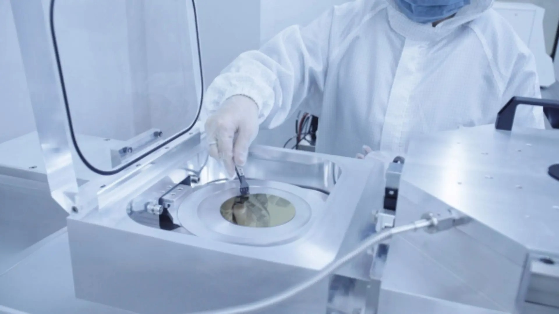 Trung Quốc vượt mặt Elon Musk: Người đàn ông bại liệt điều khiển robot và đi làm lại bằng ý nghĩ- Ảnh 2. Trung Quốc vượt mặt Elon Musk: Người đàn ông bại liệt điều khiển robot và đi làm lại bằng ý nghĩ- Ảnh 2.