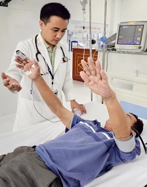 Bệnh nhân hồi phục vận động sau truyền thuốc tiêu sợi huyết. Ảnh: Bác sĩ cung cấp