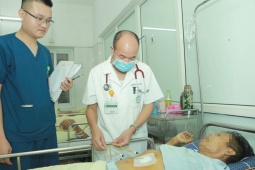 Hy hữu: Sán lá gan chui ra từ ống dẫn lưu đường mật của bệnh nhân