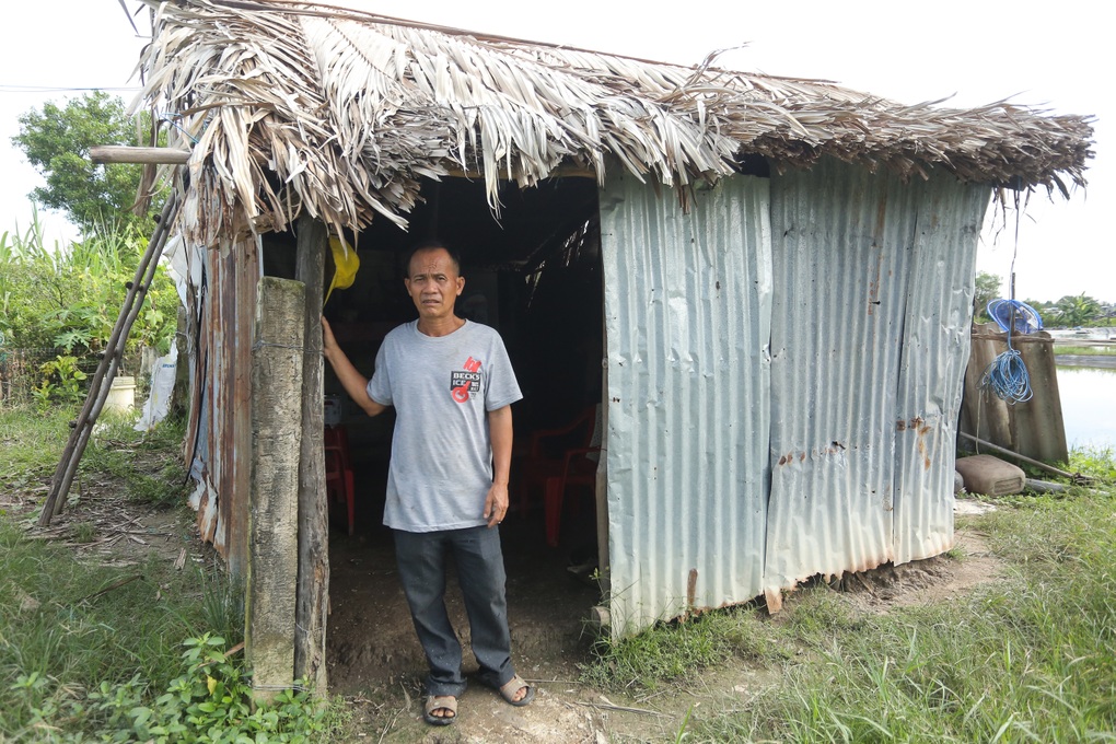 Người đàn ông từng liệt tứ chi sống đơn độc trong căn chòi rách giữa đồng - 1