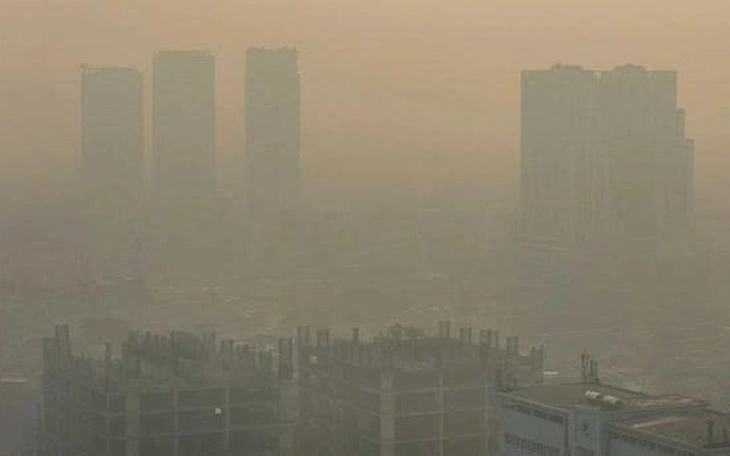 Ảnh người dân Hà Nội ra ngoài 'hít hà' sau chuỗi ngày ô nhiễm không khí được cảnh báo tím - Ảnh 8.