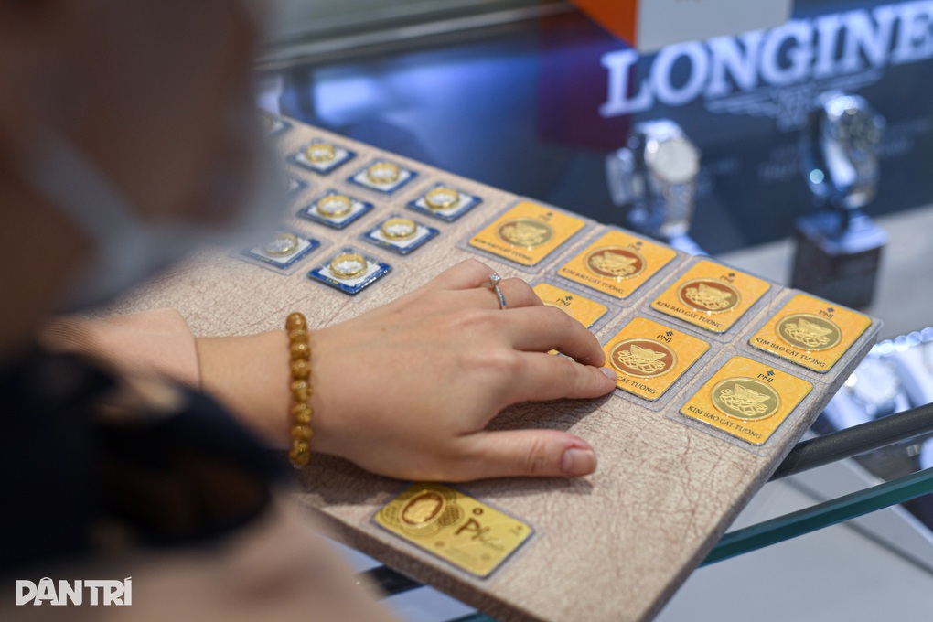 Người mua vàng lỗ 3,5 triệu đồng/lượng sau một tuần - 1