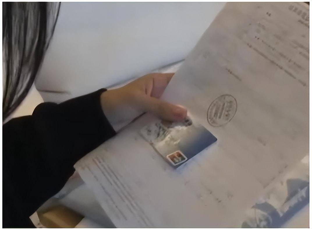 Người phụ nữ 30 tuổi gửi ngân hàng 37 tỷ đồng, 4 tháng sau số dư chưa tới 3k, kiện ngân hàng ra tòa lại mất thêm 300 triệu đồng: Người phụ nữ 30 tuổi gửi ngân hàng 37 tỷ đồng, 4 tháng sau số dư chưa tới 3k, kiện ngân hàng ra tòa lại mất thêm 300 triệu đồng: