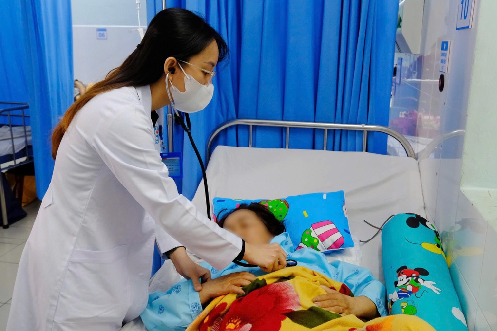 Người phụ nữ ở TPHCM bỗng cứng cổ, liên tục nôn ói nguy kịch khi đi vệ sinh - 3