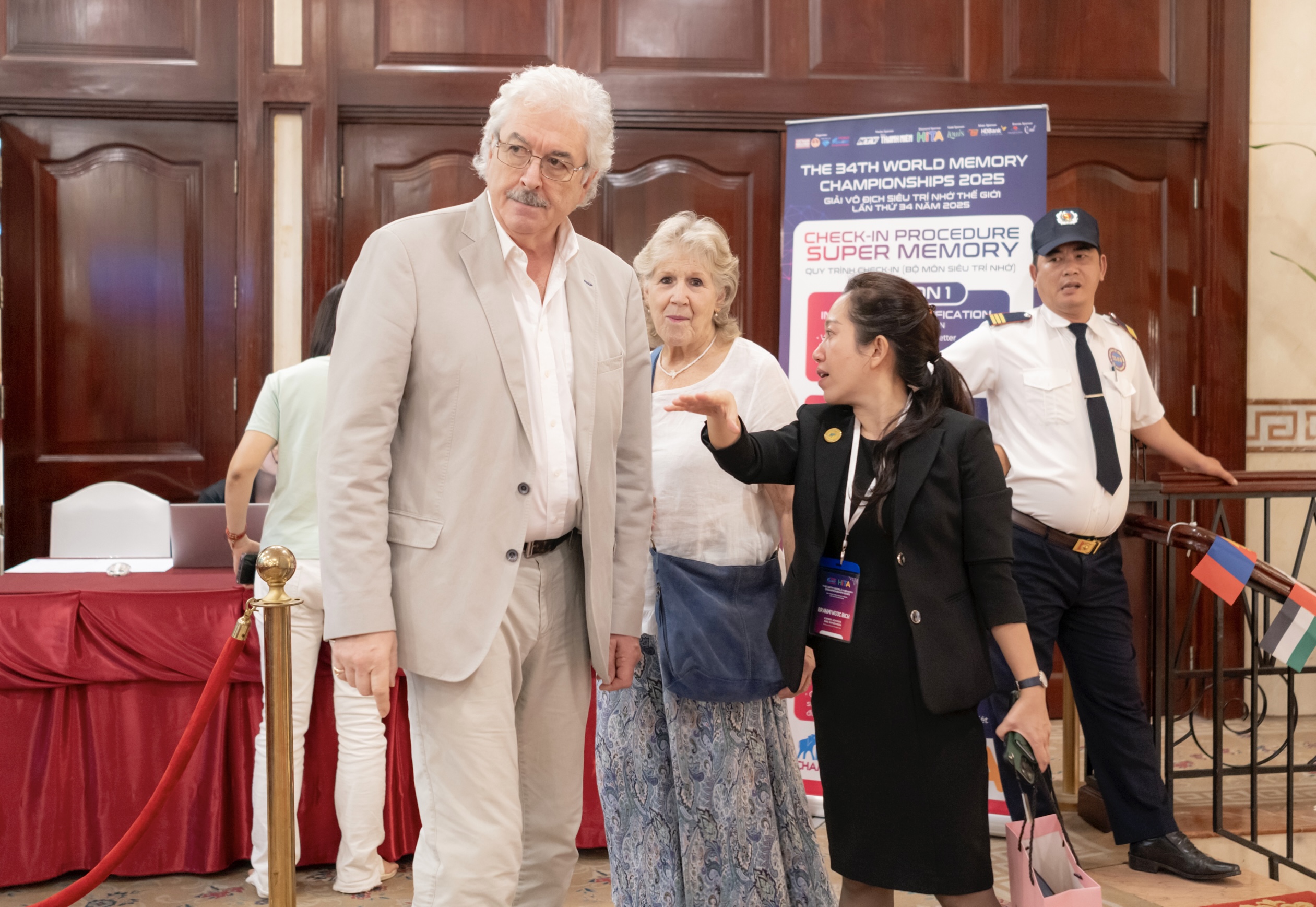 Người 'thuộc' 2.808 lá bài chỉ sau một lần nhìn tiết lộ cách luyện trí nhớ khi tới TP.HCM 1 Người 'thuộc' 2.808 lá bài chỉ sau một lần nhìn tiết lộ cách luyện trí nhớ khi tới TP.HCM - Ảnh 1.