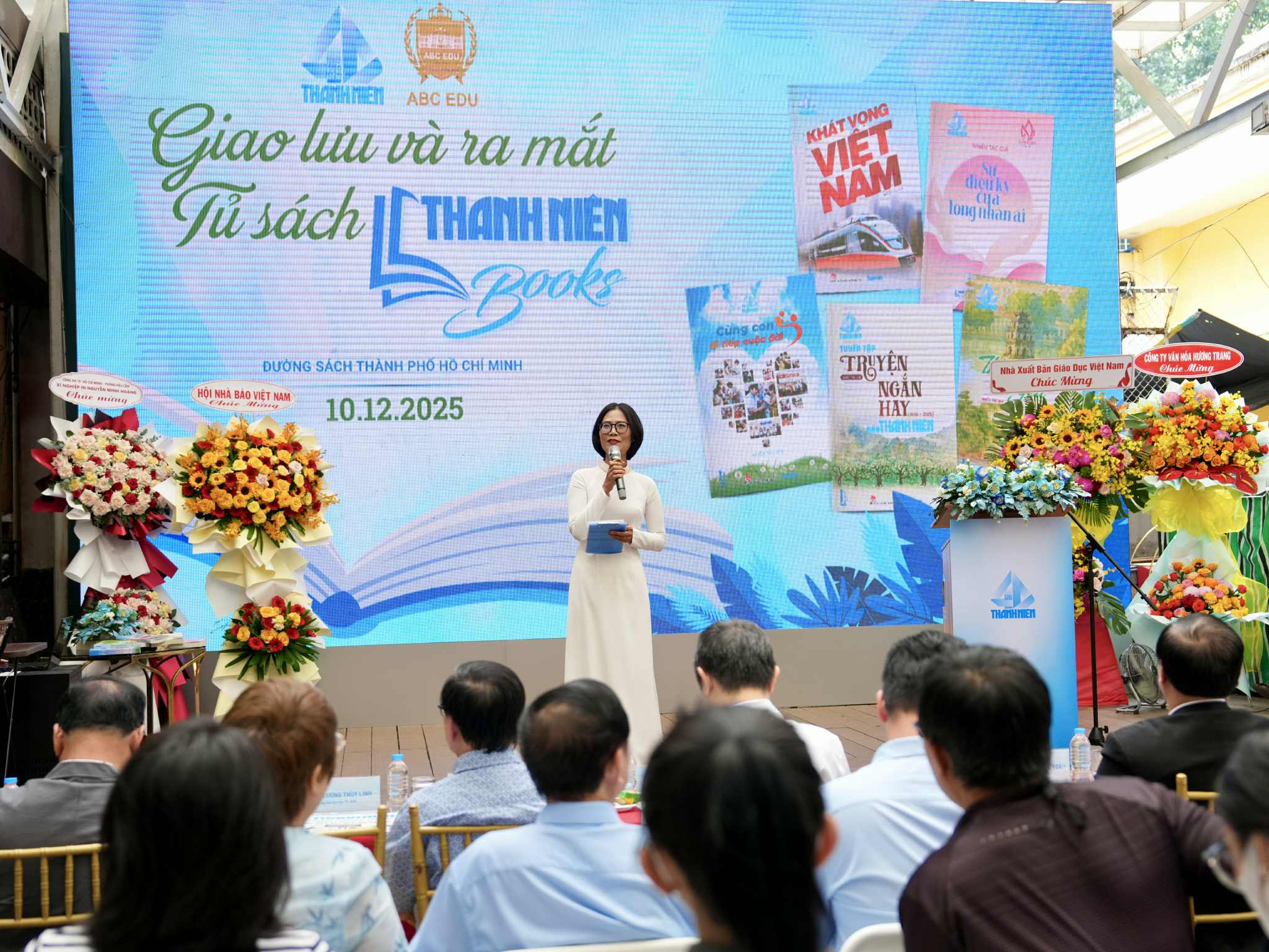 Người trẻ mong chờ gì từ sự kiện ra mắt Tủ sách Thanh Niên?- Ảnh 1. Người trẻ mong chờ gì từ sự kiện ra mắt Tủ sách Thanh Niên?- Ảnh 1.