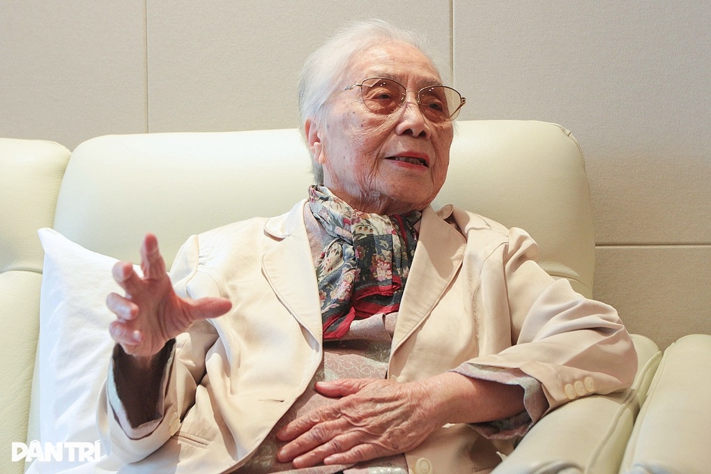 Nguyên Phó Chủ tịch nước Nguyễn Thị Bình tham dự Đại hội Thi đua yêu nước - 1