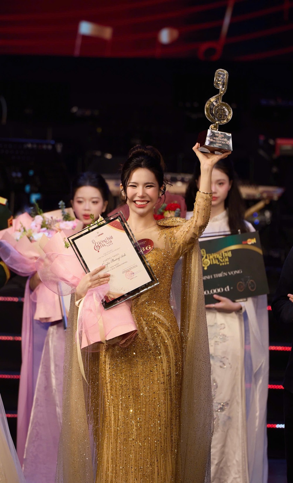 Nguyễn Phương Anh vỡ òa khi trở thành Quán quân dòng nhạc thính phòng.
Nguyễn Phương Anh vỡ òa khi trở thành Quán quân dòng nhạc thính phòng.