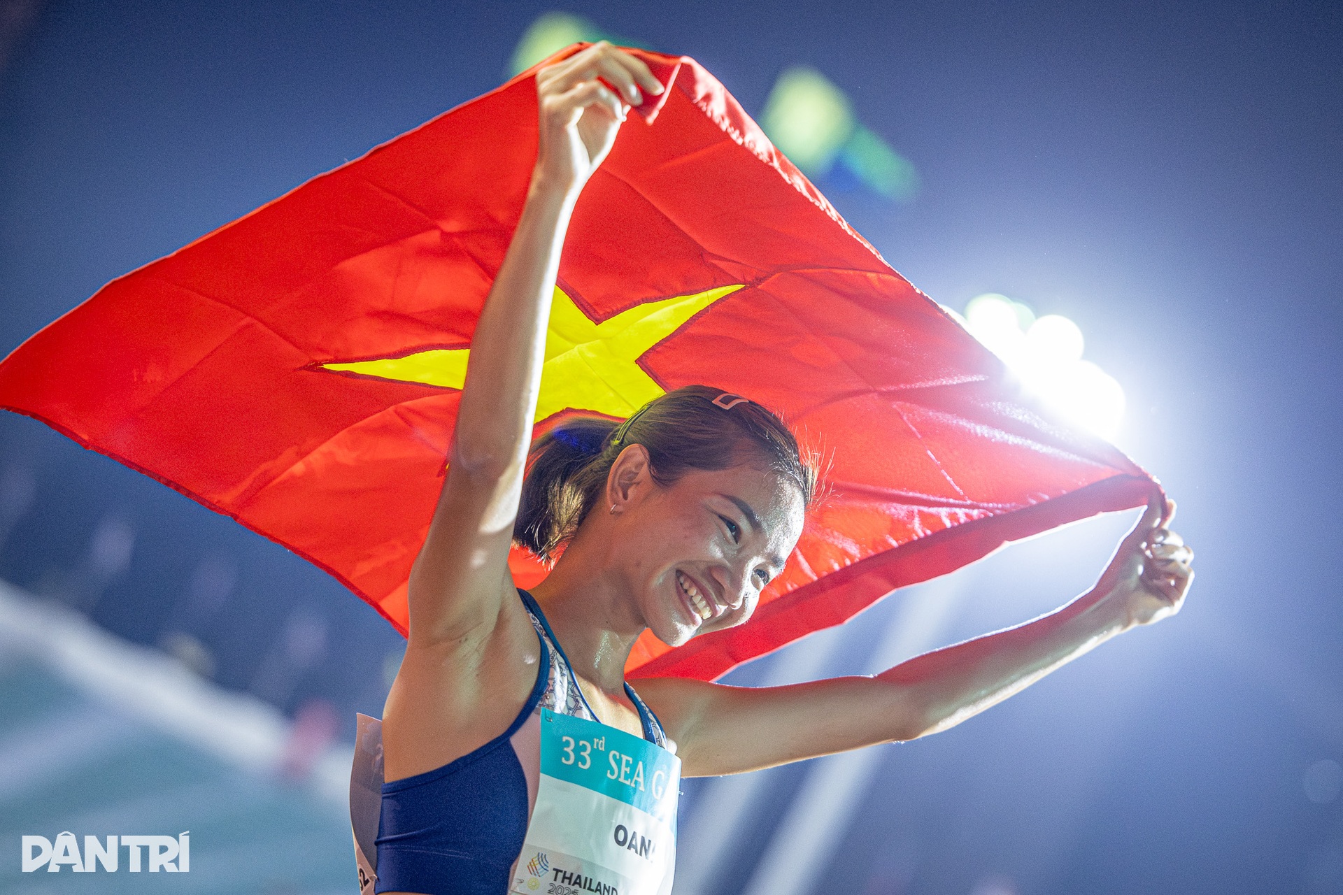 Nguyễn Thị Oanh và Lê Thị Tuyết khiến đối thủ “hít khói” ở cự ly 10.000m - 1