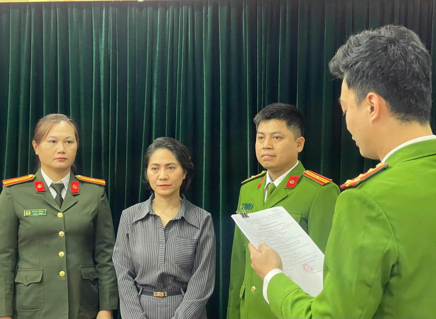 Vụ huỷ show Vụ huỷ show