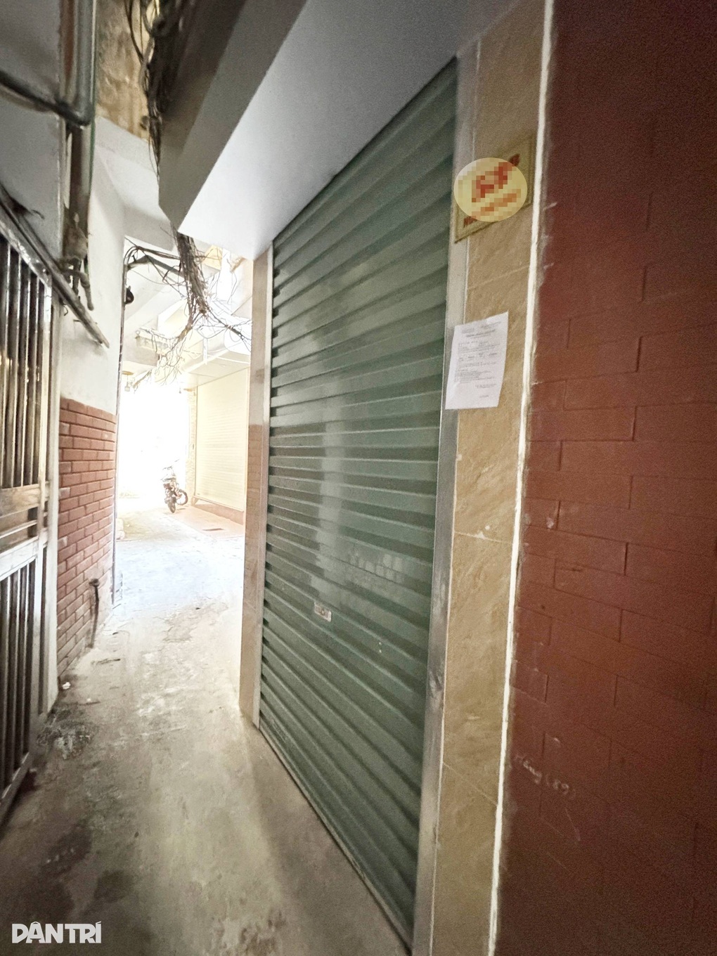 Nhà 8m2 giá 1,68 tỷ đồng ở Hà Nội, bề ngang chỉ bằng một lối đi - 1