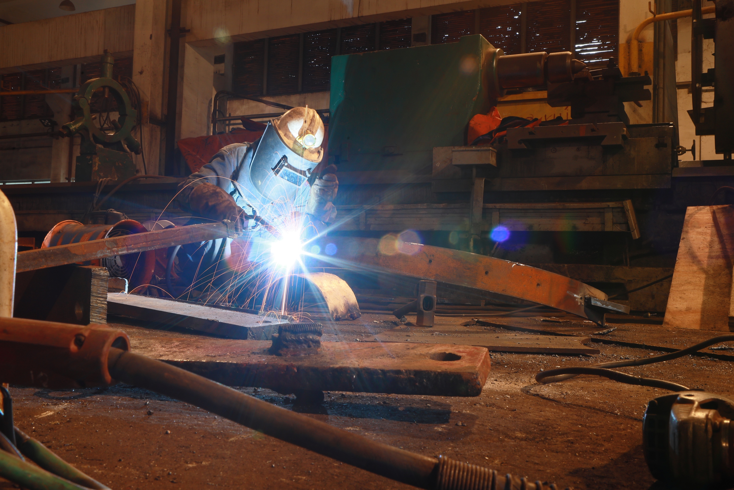 Nhà máy đóng tàu Dung Quất: Từ đổ nát đến doanh thu nghìn tỉ, có đối tác nước ngoài 'dòm ngó' - Ảnh 1.