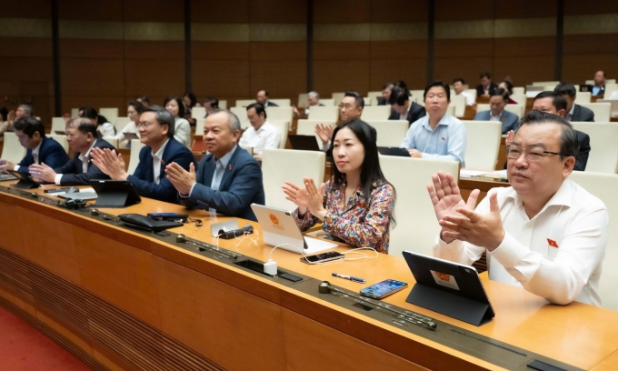 Các đại biểu tham gia biểu quyết tại phiên họp sáng 11/12. Ảnh: Media Quốc hội