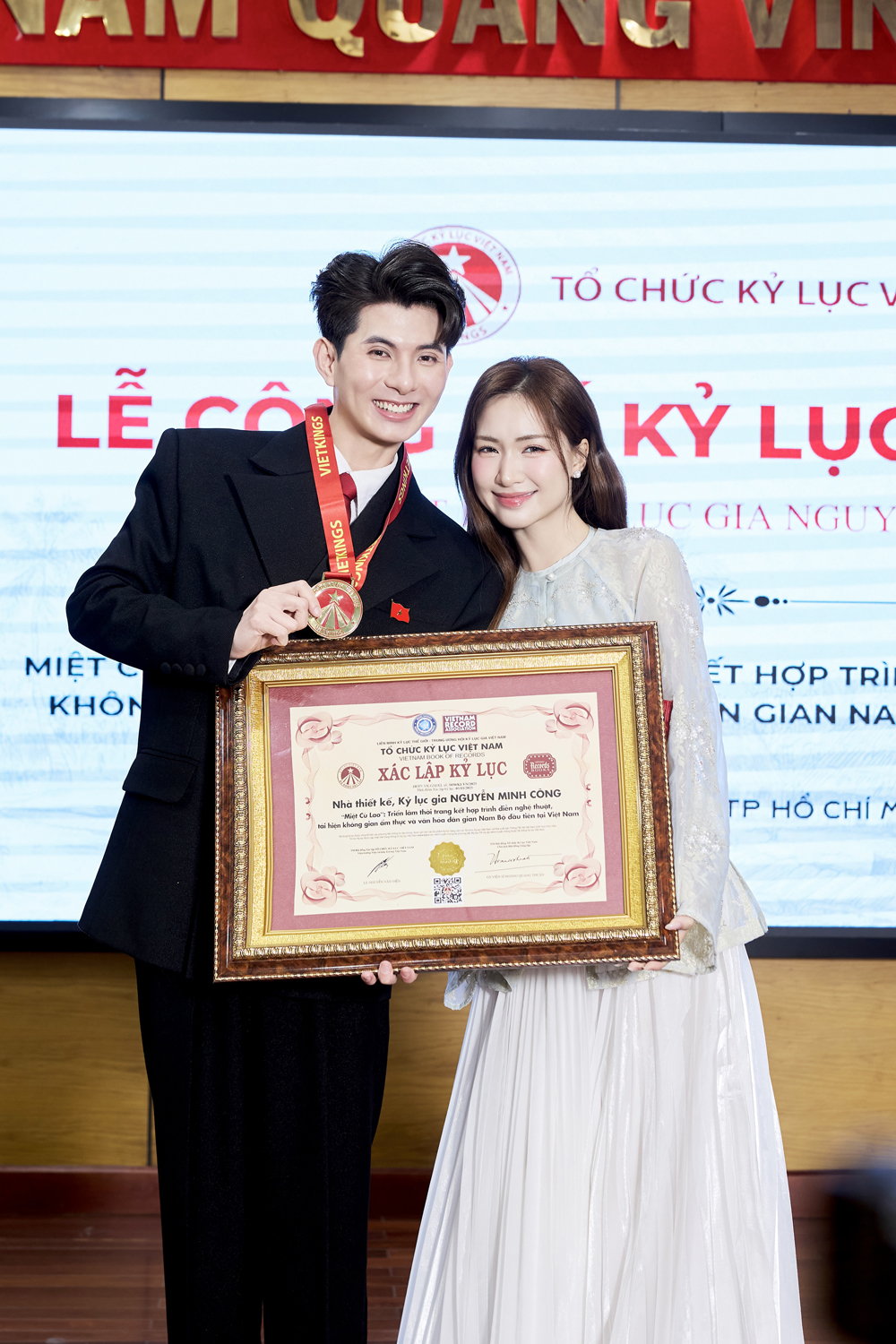 Nhà thiết kế Nguyễn Minh Công lần thứ hai nhận kỷ lục Việt Nam- Ảnh 2.