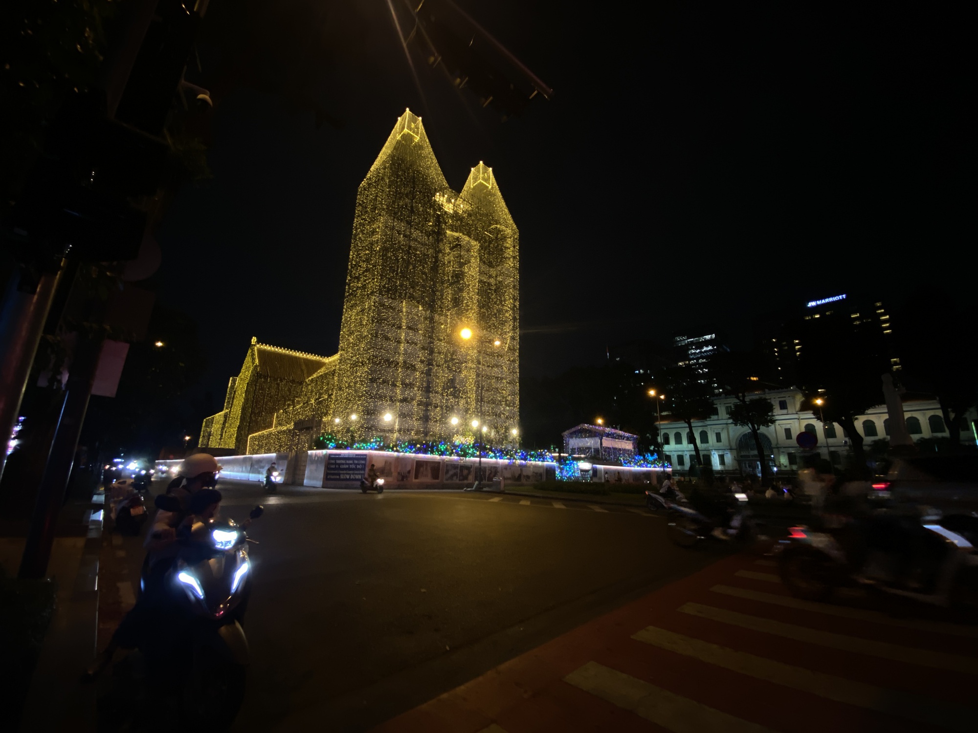 Nhà thờ Đức Bà quá 