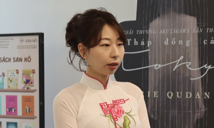 Nhà văn Rie Kudan tại sự kiện chiều 30/11. Ảnh: Ban tổ chức cung cấp