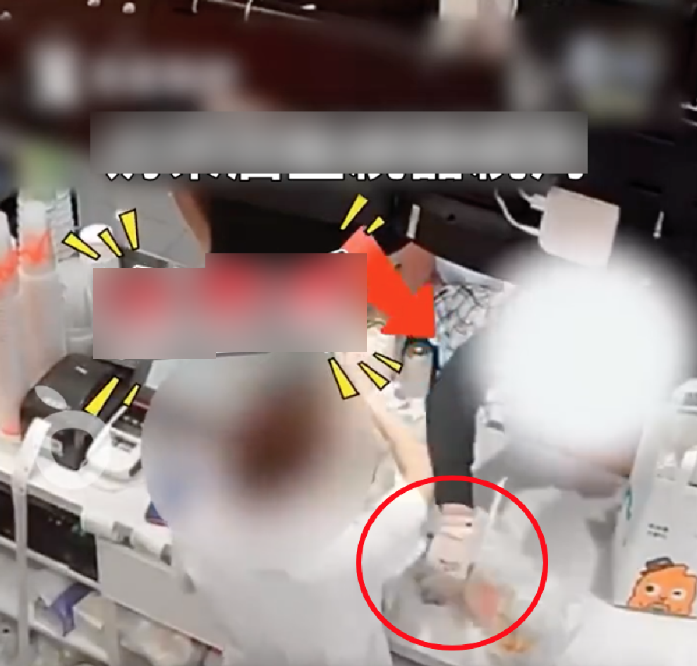 Đến lấy đơn hàng, shipper bị nhân viên tạt nguyên cốc trà sữa: Nhận 750k bồi thường nhưng vẫn làm 1 điều gây tranh cãi- Ảnh 1.