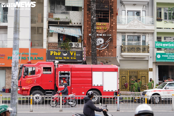 Cháy quán ăn ở TP.HCM: Nhân chứng kể giây phút nạn nhân cầu cứu trong hoảng loạn- Ảnh 1.
