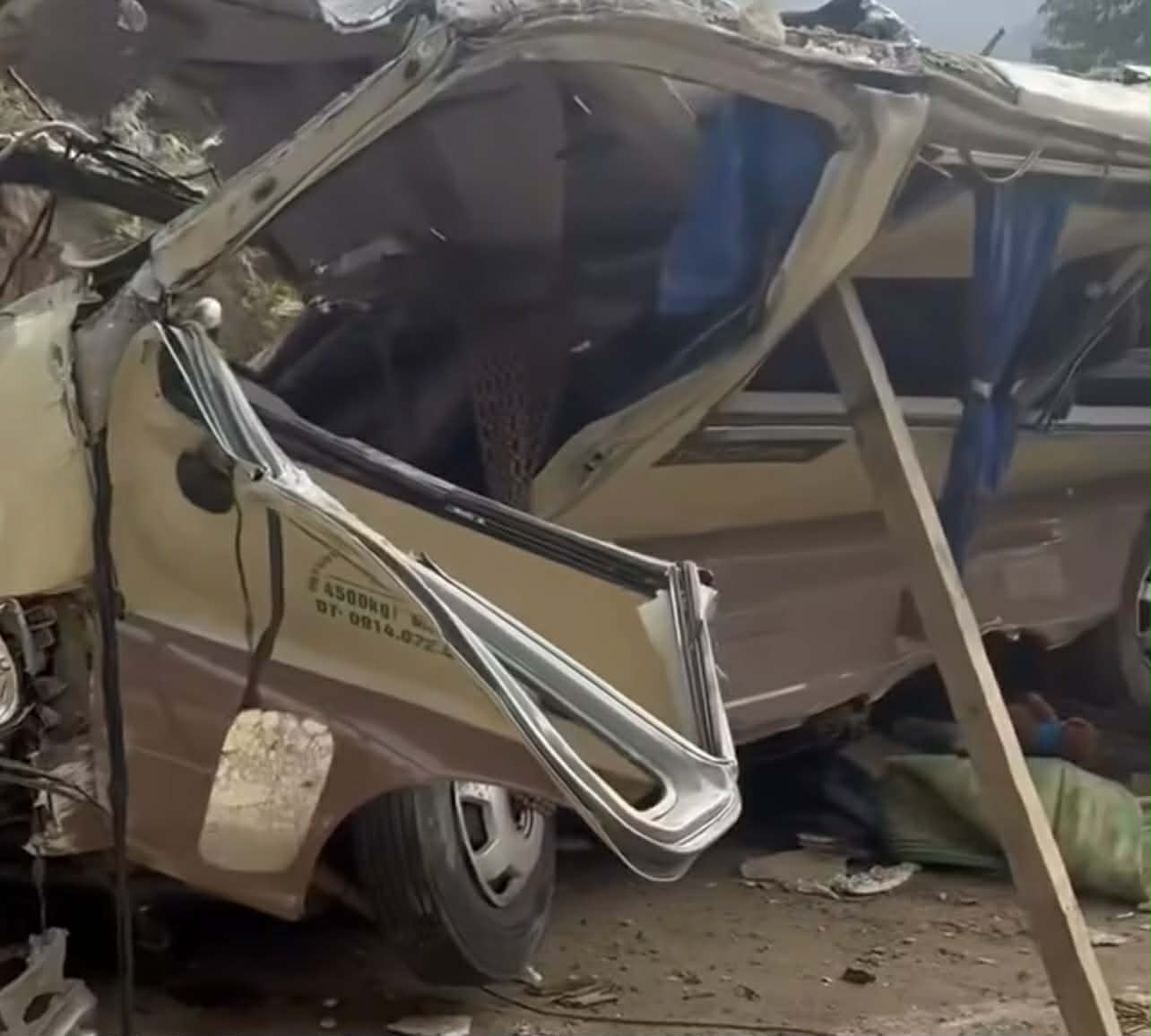 Vụ lật xe chở đoàn đi từ thiện khiến 9 người chết: Nhân chứng kể lúc xe lật, nạn nhân rơi ra ngoài- Ảnh 2.