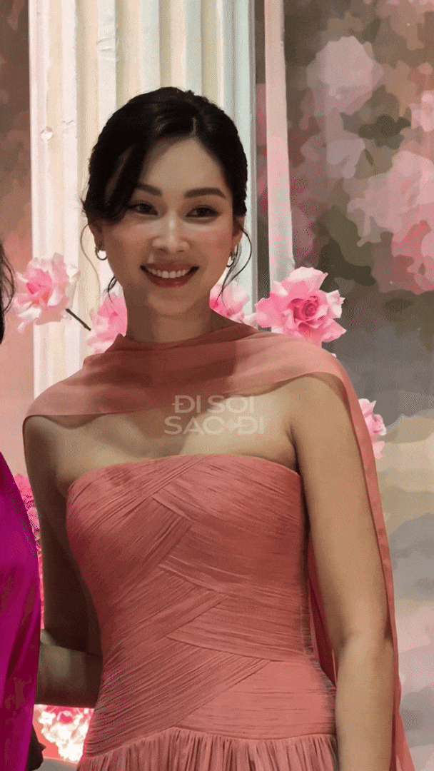 Đặng Thu Thảo hiếm hoi lộ diện trong đám cưới Tiên Nguyễn: Nhan sắc này xứng danh Đặng Thu Thảo hiếm hoi lộ diện trong đám cưới Tiên Nguyễn: Nhan sắc này xứng danh