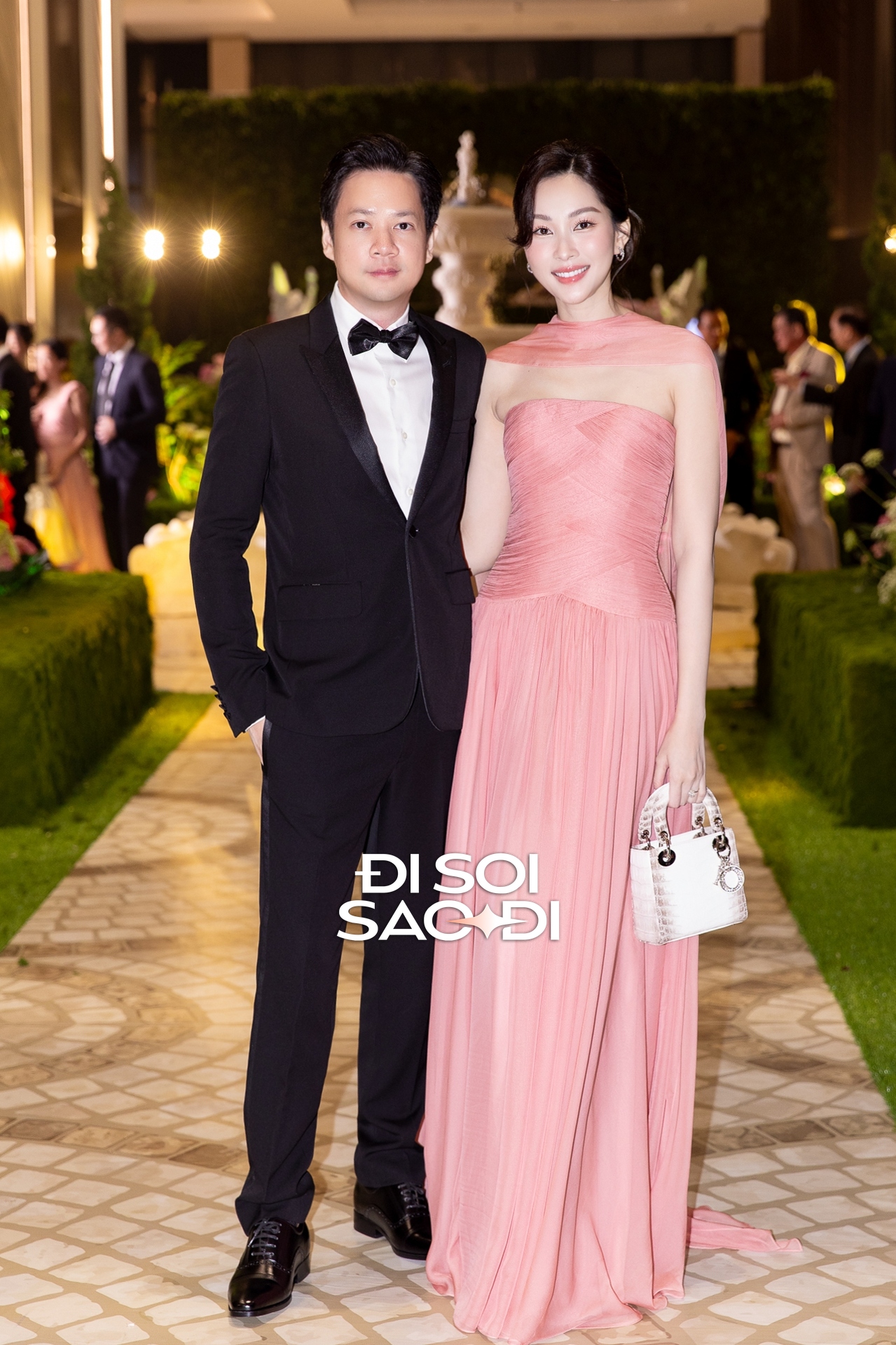 Đặng Thu Thảo hiếm hoi lộ diện trong đám cưới Tiên Nguyễn: Nhan sắc này xứng danh Đặng Thu Thảo hiếm hoi lộ diện trong đám cưới Tiên Nguyễn: Nhan sắc này xứng danh