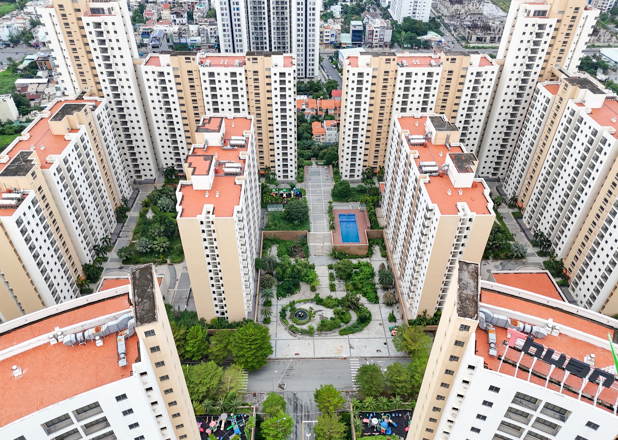 Nhiều đơn vị chào bán, nhận cọc chung cư chưa đủ pháp lý, Sở Xây dựng TP.HCM nói gì? 1 chung cư - Ảnh 1.