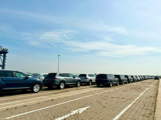 Nhiều kẽ hở trong nhập khẩu ô tô hạng sang để biếu, tặng- Ảnh 1.