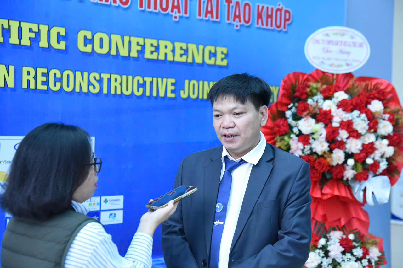 Nhiều người trẻ cũng phải thay khớp, đặc biệt là nam giới - Ảnh 1. Nhiều người trẻ cũng phải thay khớp, đặc biệt là nam giới - Ảnh 1.