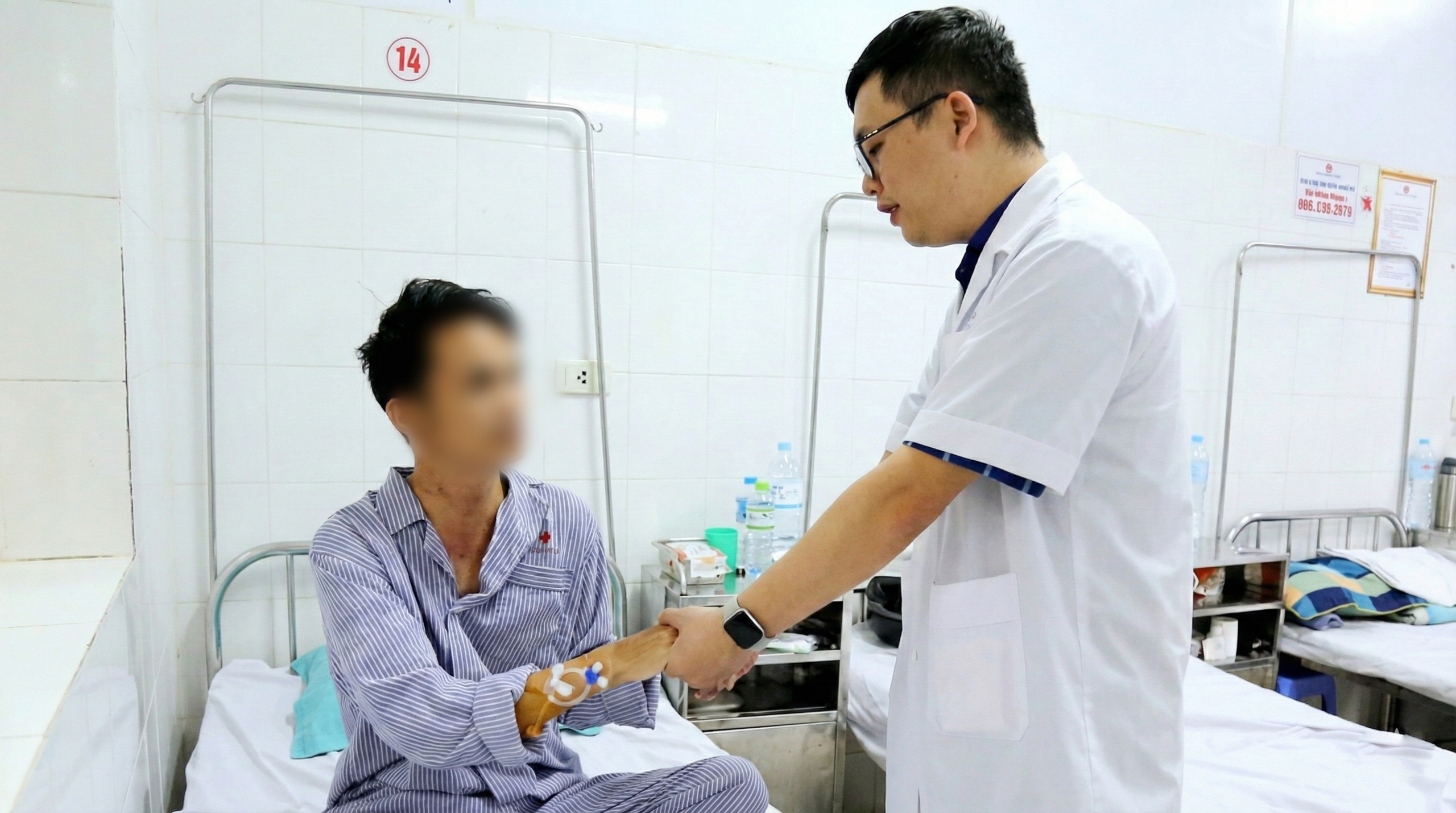 Nhiều người trẻ khỏe bỗng khó thở, liệt cơ, bác sĩ cảnh báo bệnh tự miễn nguy hiểm 1 Nhiều người trẻ khỏe bỗng khó thở, liệt cơ, bác sĩ cảnh báo bệnh tự miễn nguy hiểm - Ảnh 1.