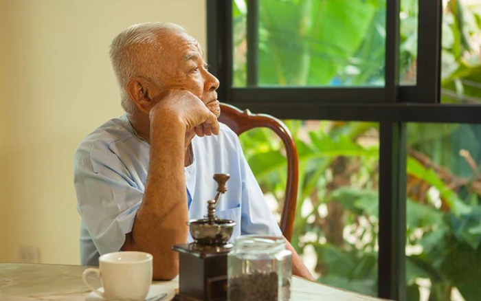 Người đàn ông tiết kiệm suốt 40 năm, đến khi nghỉ hưu khóc ròng ân hận: “Nhìn tiền trong tài khoản mà thấy thật vô nghĩa!”- Ảnh 1.