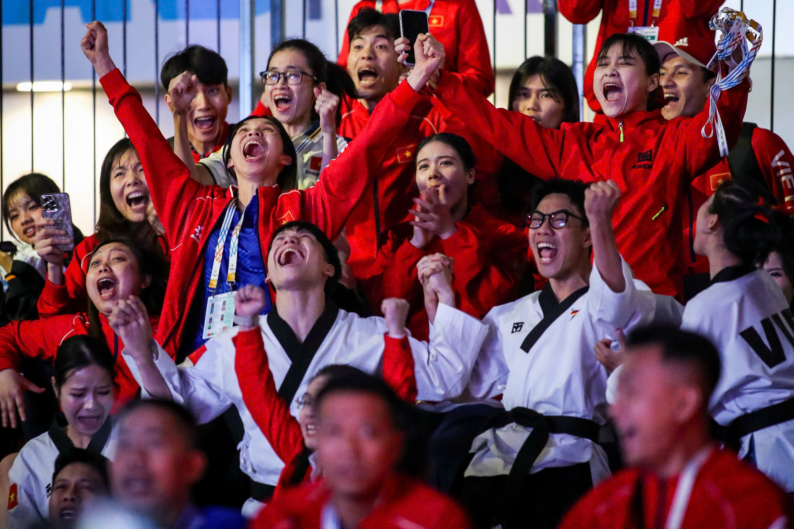 Những bài cổ động 'nổi da gà', ngọn lửa đặc biệt thôi thúc taekwondo Việt Nam- Ảnh 1. Những bài cổ động 'nổi da gà', ngọn lửa đặc biệt thôi thúc taekwondo Việt Nam- Ảnh 1.